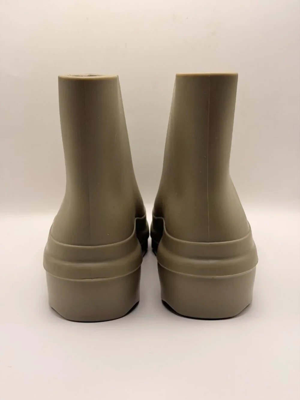Vince Women's Nia Light Straw Rubber Rain Boot Sz 8